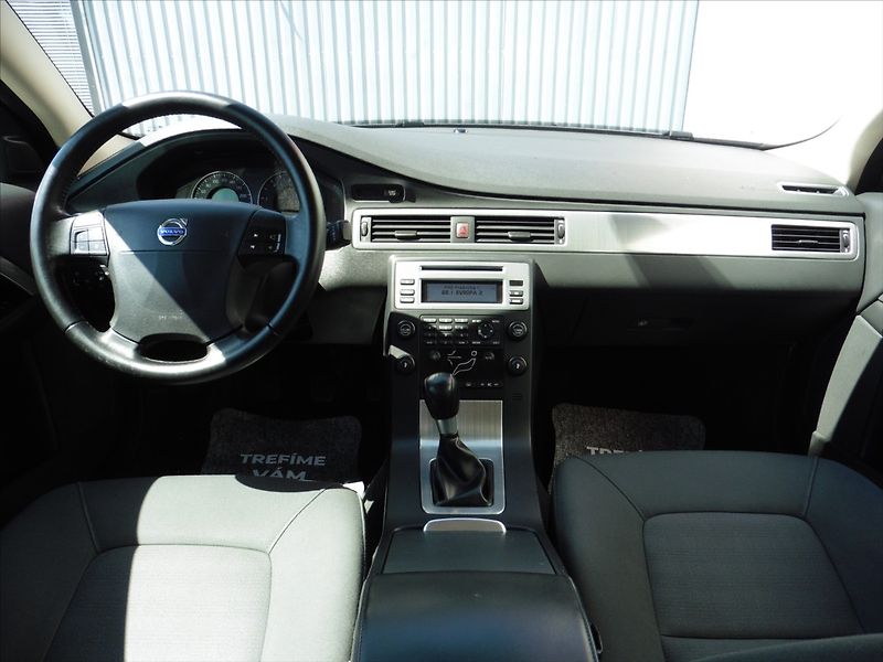 Volvo S80 2,4 D5 Momentum - fotka 10 z 11
