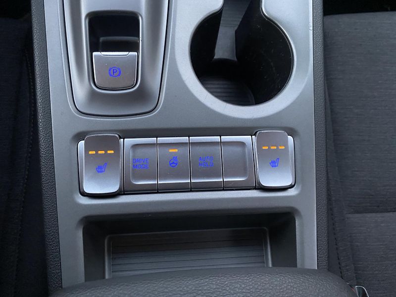 Hyundai Kona ELECTRIC 100kW- VÝHŘEV SEDAČEK - fotka 21 z 43