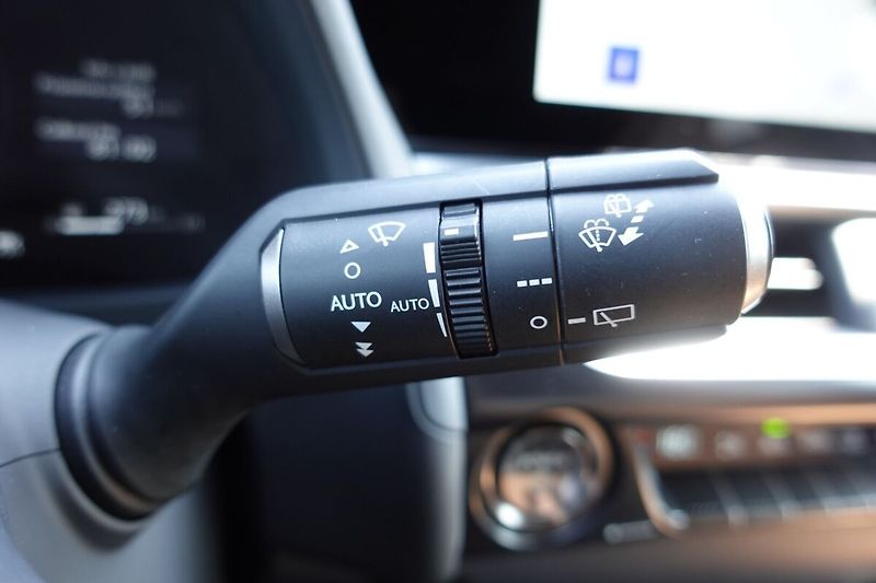 Lexus UX 300h UX300h F SPORT Design - fotka 32 z 36