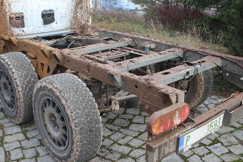 S šestkolovým Hiluxem jsme se mohli i projet