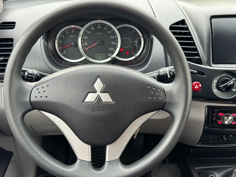 Mitsubishi L200 (2011) 2.5 DI-D 100KW 4WD HARDTOP - fotka 14 z 29