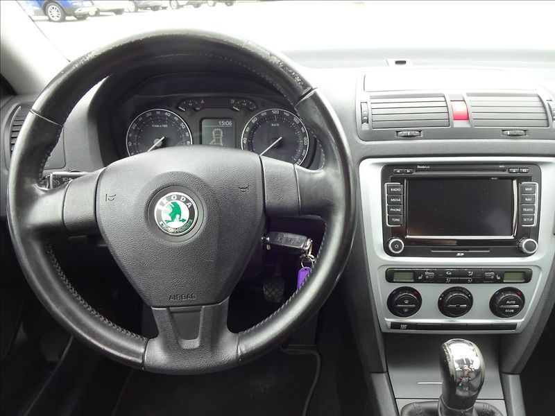 Škoda Octavia 1.8 TSI SPORT   GO MOTORU - fotka 34 z 57