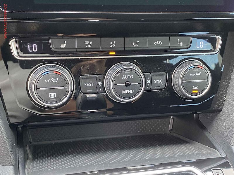 Volkswagen Arteon (2019) 2.0 TSi, R-Line, DSG, TZ - fotka 16 z 19