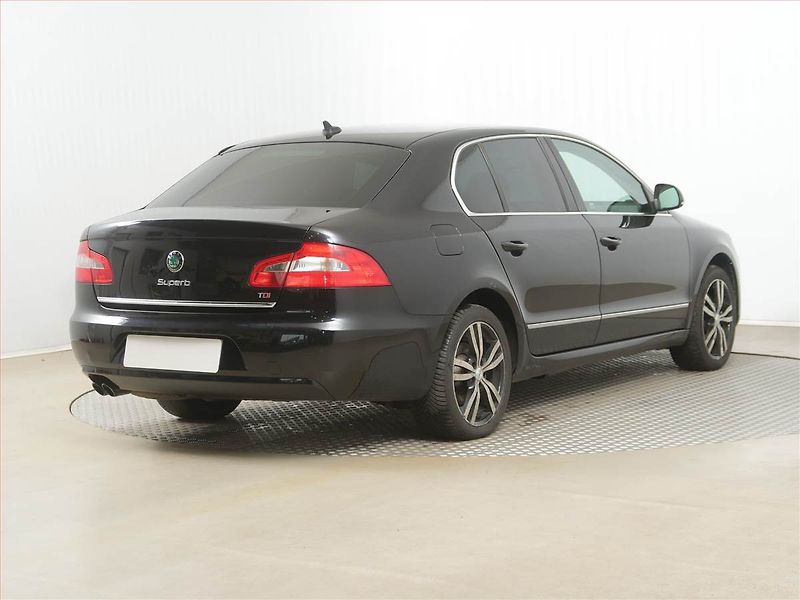 Škoda Superb (2011) 2.0 TDI, Automat, Xenony - fotka 5 z 18