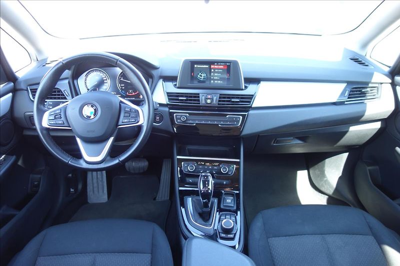 BMW Řada 2 218d, ČR, 1 MAJ., SERV.KN. - fotka 17 z 41