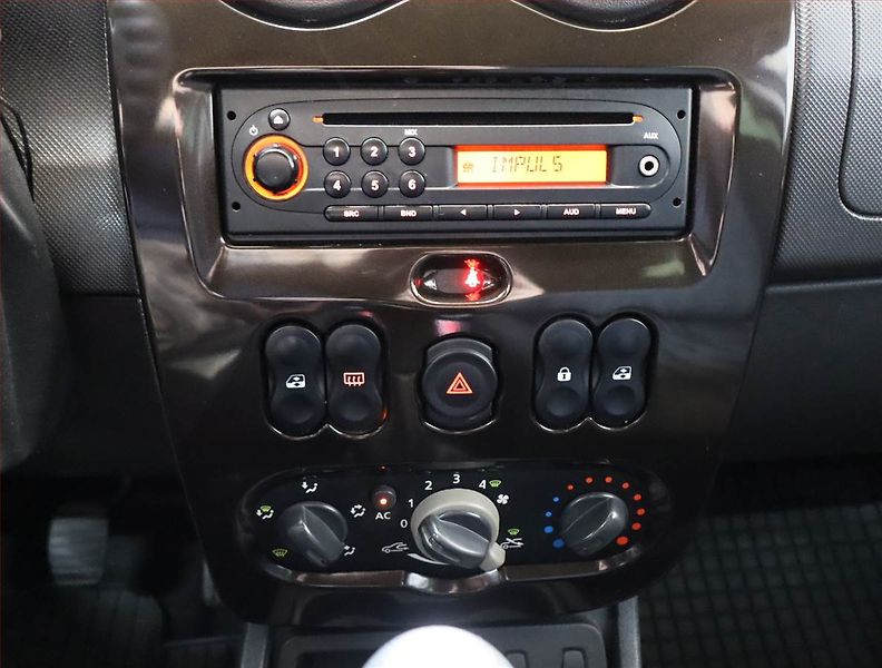 Dacia Duster (2010) 1.6 16V - fotka 12 z 14