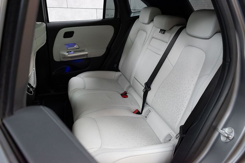 Mercedes-Benz EQA 250 EDITION 1*SoH 97%*TAŽNÉ*ČR - fotka 12 z 49