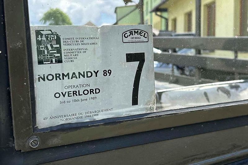 Veterány soutěžící o Zlomenou poloosu při své zastávce v Koutech.