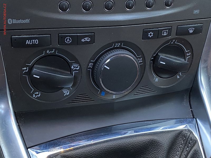 Opel Antara (2012) 2.4 4x4, Cosmo, bixen, +ALU - fotka 13 z 15