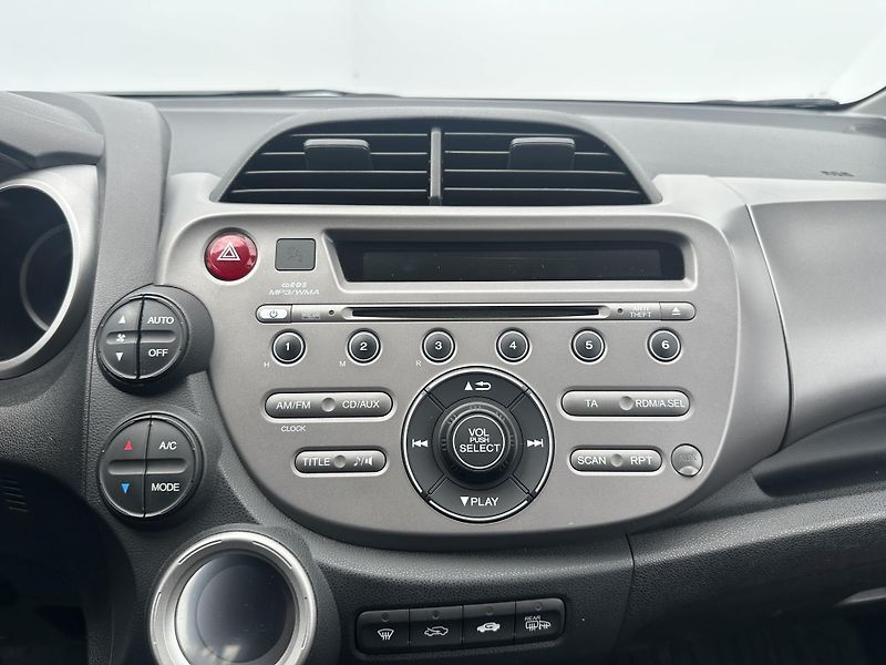 Honda Jazz (2010) 1.4 i-VTEC (73 kW) - fotka 22 z 31