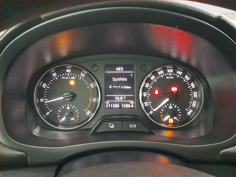 Škoda Roomster (2011) 1.4 16V, Park. senzory - fotka 11 z 16
