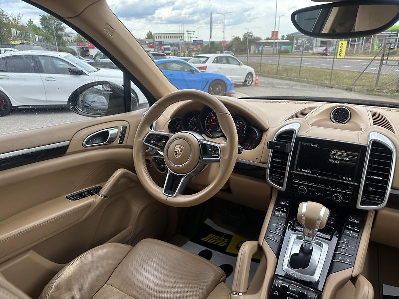 Porsche Cayenne (2016) Porsche Cayenne 2016 - fotka 17 z 19