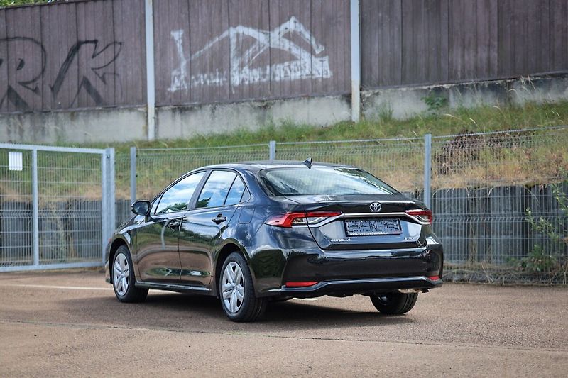 Toyota Corolla Sedan Active - fotka 6 z 22