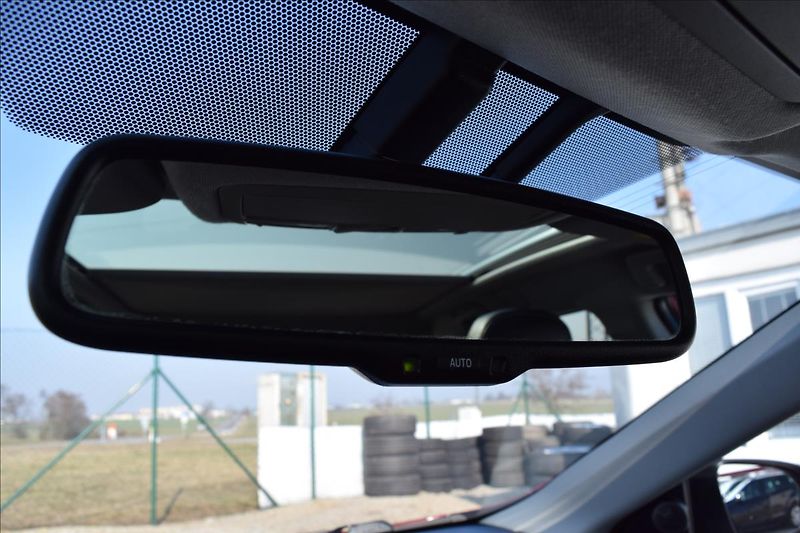 Toyota Auris 1,2 i 85KW XENONY AUTOMAT ALU - fotka 52 z 55