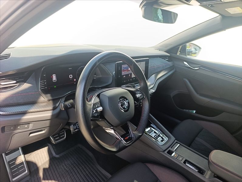 Škoda Octavia 2,0 TDi RS DSG Kamera 1maj. ČR - fotka 13 z 40