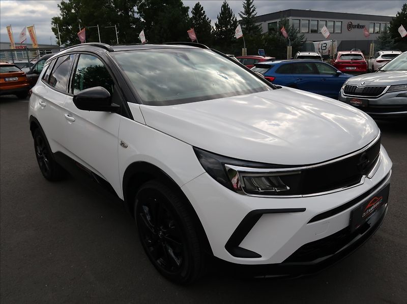 Opel Grandland 1,2 Turbo,96kW,1majČR,ser.kn. - fotka 2 z 28