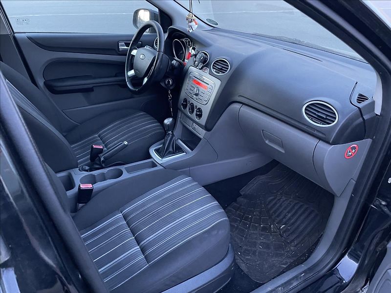 Ford Focus 1,6TDCi*80kW*+nové let. pneu*S - fotka 23 z 37