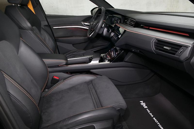 Audi e-tron 55 300kW S-line BlackEdi NV TZ - fotka 18 z 44