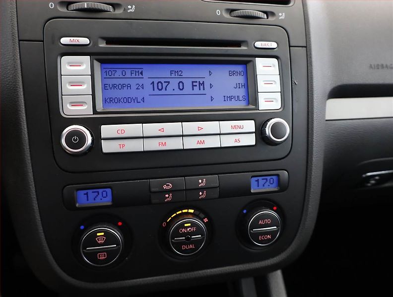 Volkswagen Golf (2006) 1.6, Serv.kniha, po STK - fotka 9 z 14