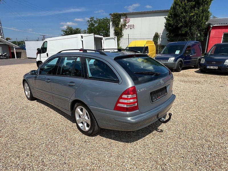 Mercedes-Benz Třídy C C 220 CDI Avantgarde - fotka 3 z 32