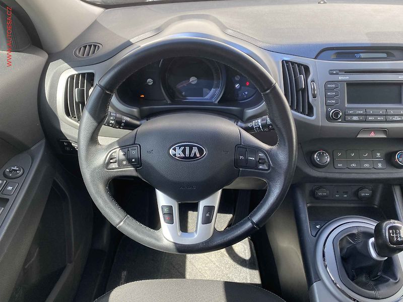 Kia Sportage (2015) 1.6 GDi, AC, výhřev sed - fotka 11 z 14