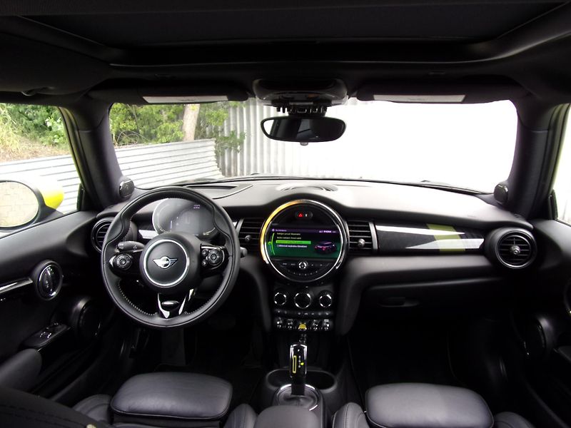 Mini Ostatní (2021) COOPER SE 32kWh 135kW PANORAMA - fotka 10 z 25