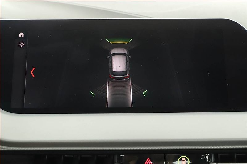 BMW Řada 1 (2020) 116d, Automat, Navi, Tempomat - fotka 14 z 21