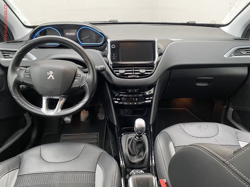 Peugeot 2008 (2016) 1.6 HDi, Allure, navi - fotka 8 z 20