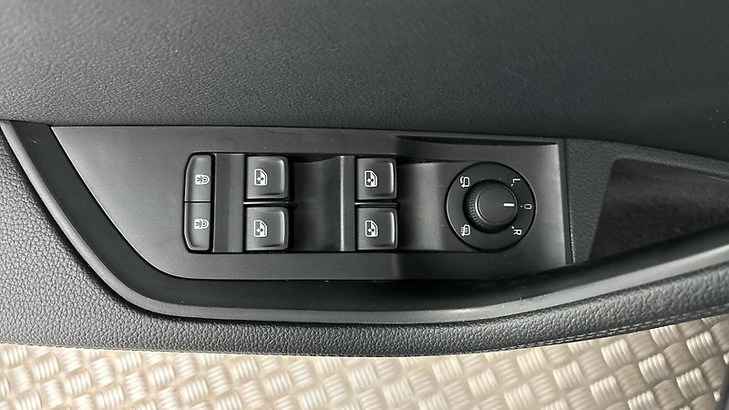 Škoda Superb 2.0 TSI DSG Style - fotka 23 z 31