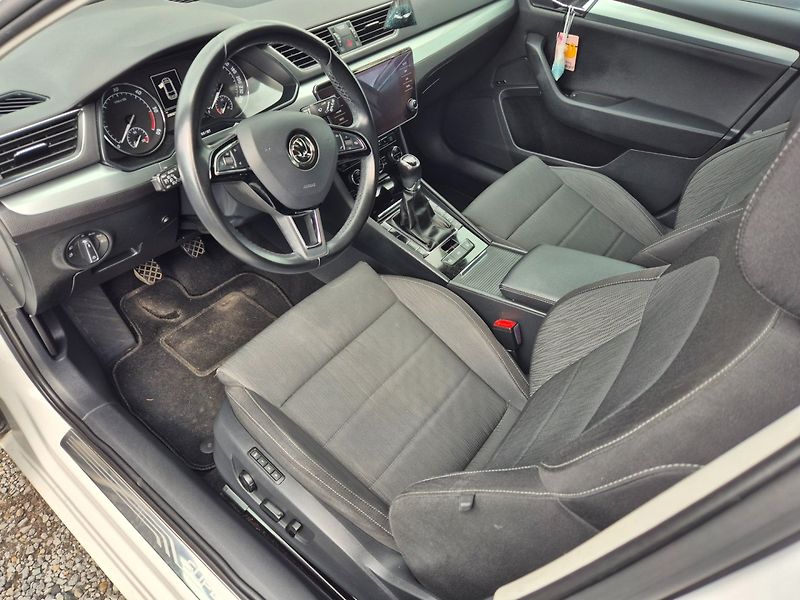 Škoda Superb (2017) 2.0 TDI Navi,Xenony,TOP - fotka 24 z 42