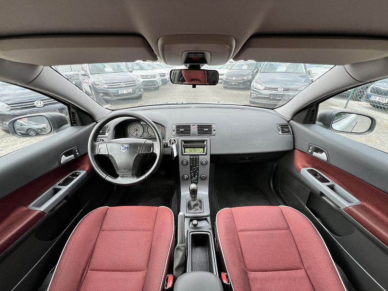 Volvo C30 1.6D ABS KLIMATIZACE TAŽNÉ - fotka 16 z 35