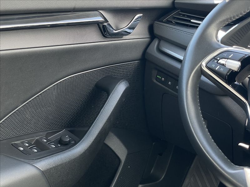 Škoda Octavia 2,0 TDI DSG 4x4 Ambi Plus TZ - fotka 15 z 23