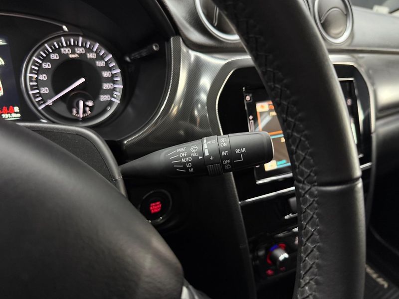 Suzuki Vitara (2023) 1.4 BoosterJet Mildhybrid Prem - fotka 17 z 29