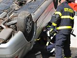 Hasiči se v rámci cvičení Rescue meeting zdokonalovali ve vyprošťování osob z auta, ale také jak uhasit elektromobil - především baterii.