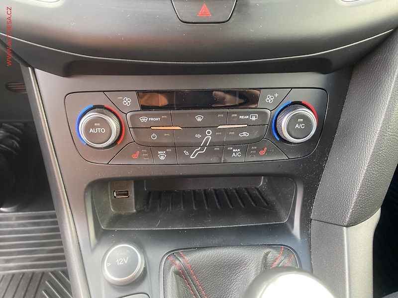 Ford Focus (2017) 1.5 EcoBoost, ČR, Sport, navi - fotka 19 z 19