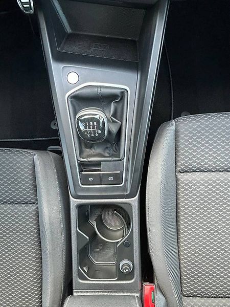 Volkswagen Golf (2022) 1.5 TSI 110 kW Webasto  Záruka - fotka 32 z 34