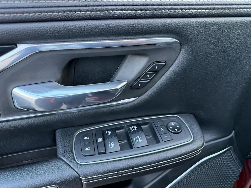 Dodge RAM (2019) +LARAMIE+LONGBED+HEMI+ - fotka 15 z 21