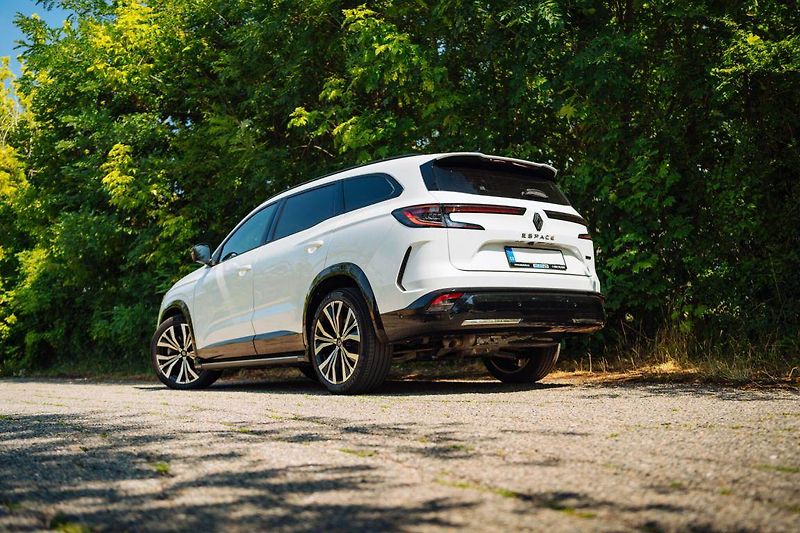 Renault Espace (2023) E-Tech FHEV 200 - fotka 4 z 33
