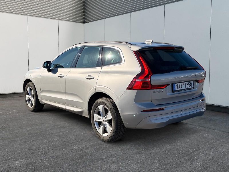Volvo XC60 (2023) CORE B4 D 145kW 4x4 AWD CZ DPH - fotka 4 z 11