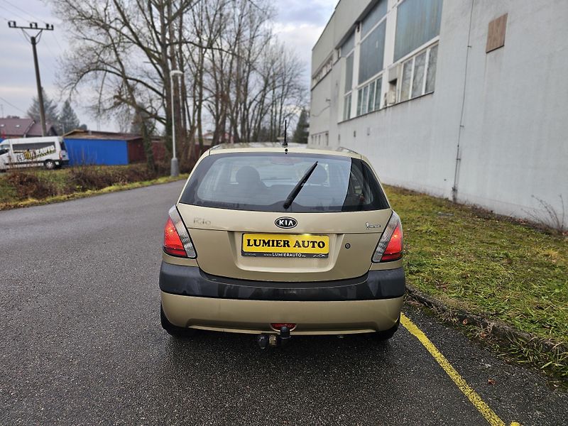 Kia Rio (2006) 1.4i, TAŽNÉ, KLIMA - fotka 4 z 17