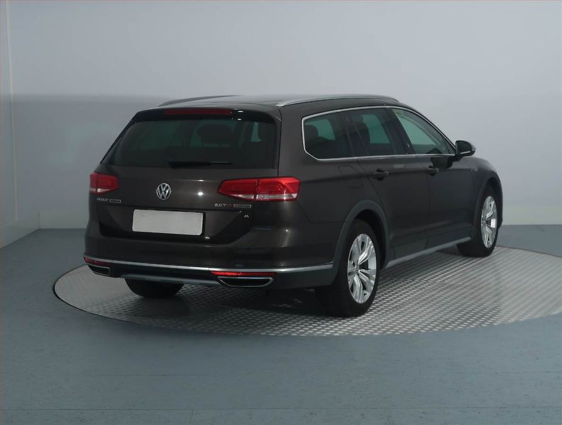 Volkswagen Passat (2017) 2.0 TDI, 4X4, Automat - fotka 5 z 14