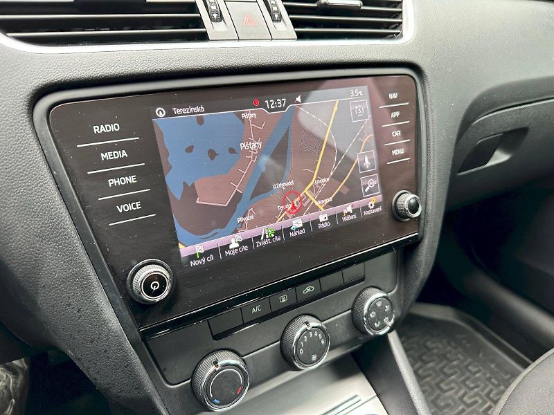 Škoda Octavia (2018) 1.6 TDI 85kW DSG Ambition Fres - fotka 13 z 22