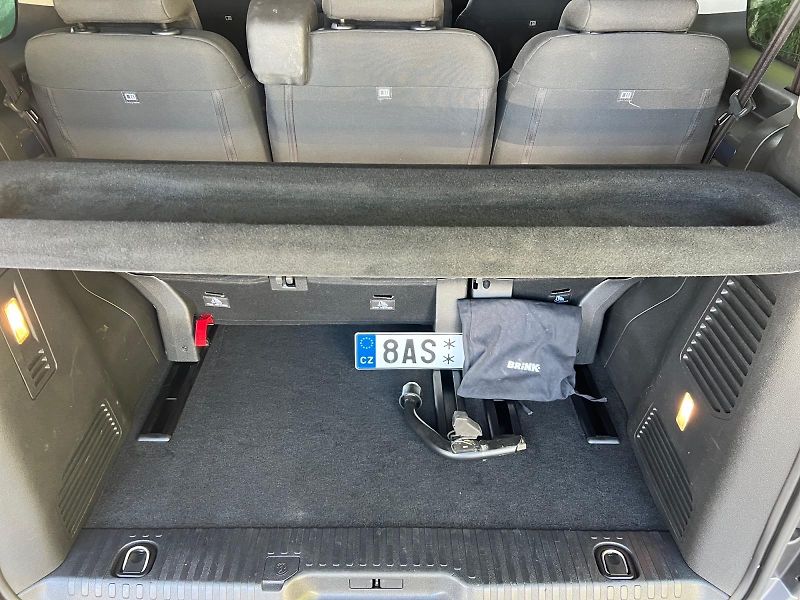 Peugeot Traveller (2021) L2 8MÍST 2.0HDi 130kW TAŽNÝ CZ - fotka 20 z 31
