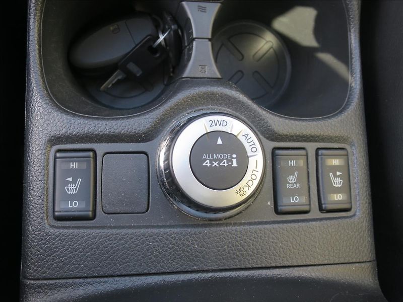 Nissan X-Trail 2,0  dCi Panorama 360°  7 míst - fotka 13 z 29