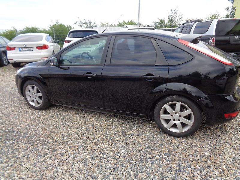Ford Focus 1,6 - fotka 8 z 17