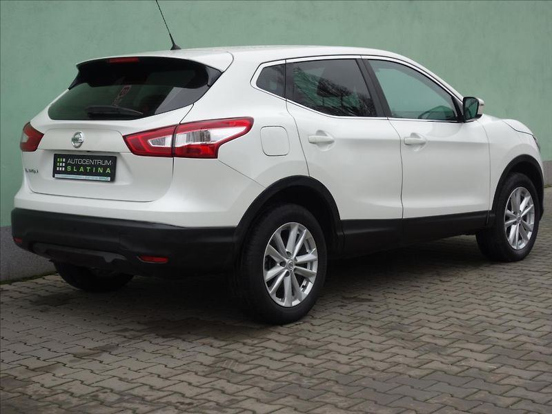 Nissan Qashqai 1,5 81kW NAVI - fotka 9 z 39