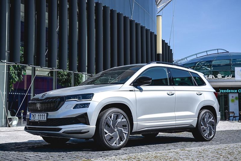Škoda Karoq 2,0Tdi Exclusive 7ST DSG 4x4 Z - fotka 5 z 33