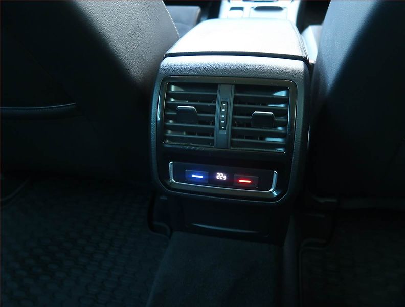 Volkswagen Passat (2019) 1.5 TSI - fotka 25 z 25