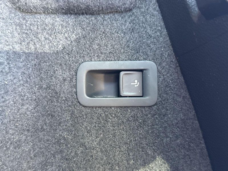 Škoda Karoq (2022) 2.0 TDI Sportline - fotka 28 z 35