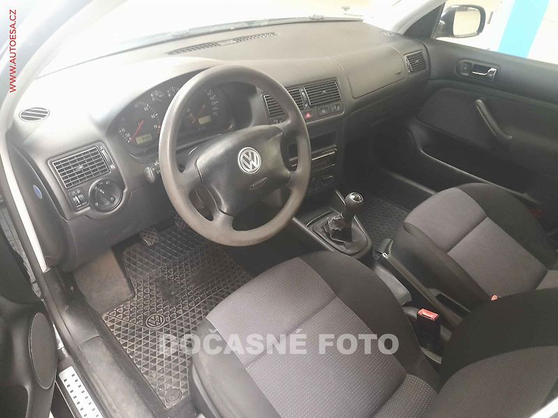 Volkswagen Golf (2002) 1.6 i - fotka 3 z 3